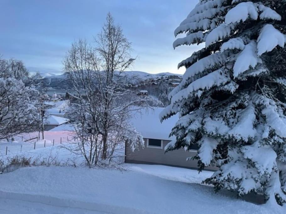 House With Garage In Central Lyngen Lyngseidet Екстер'єр фото