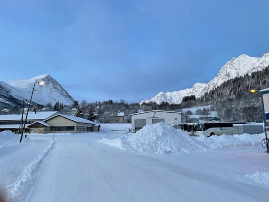 House With Garage In Central Lyngen Lyngseidet Екстер'єр фото